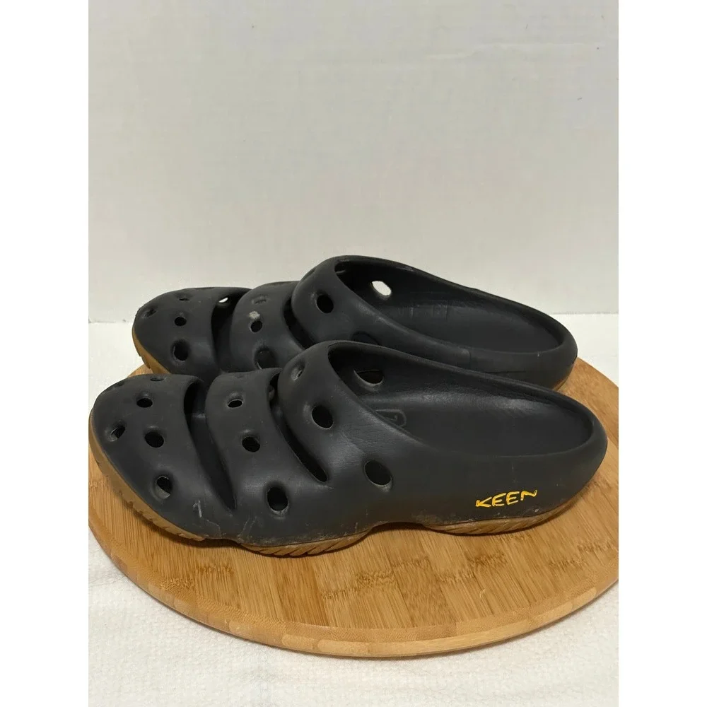 Keen Yogui Arts Mens Black Gum Sole Injection Clogs Slides Sandals Size 13